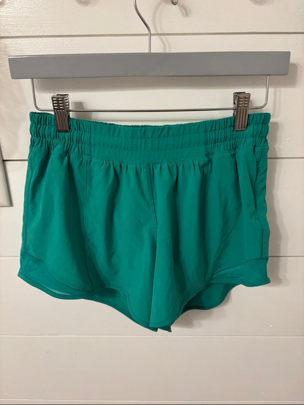 Lululemon green hotty hot shorts size 6